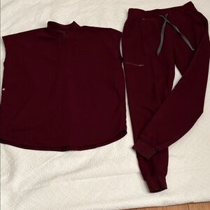 Figs scrub set
Maroon
Excellent condition